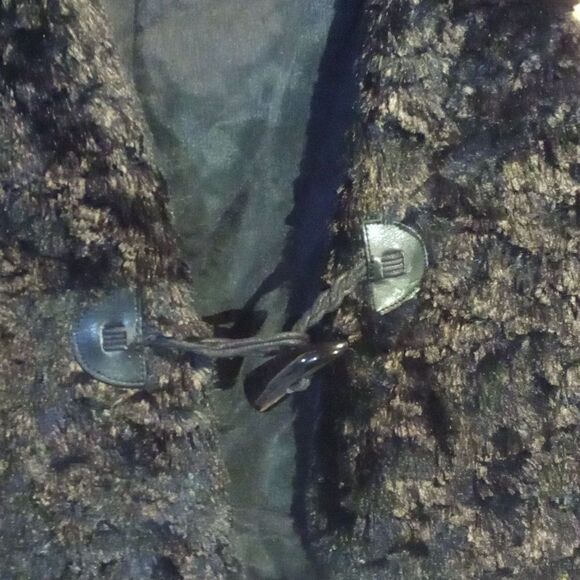 Trina Turk Lg Cropped Furry Vest - Picture 4 of 16